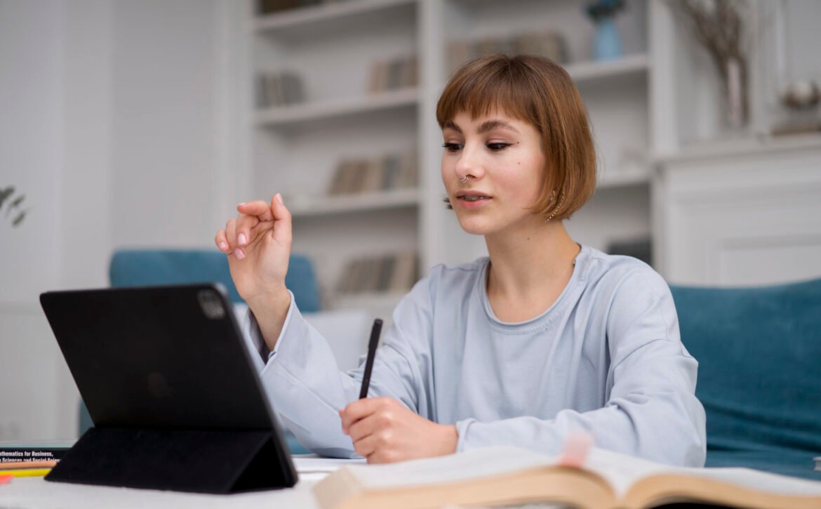 woman-taking-e-learning-courses