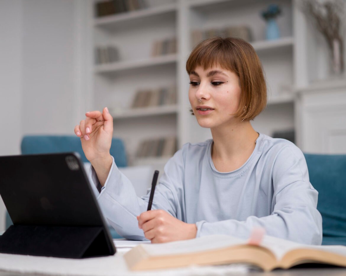 woman-taking-e-learning-courses