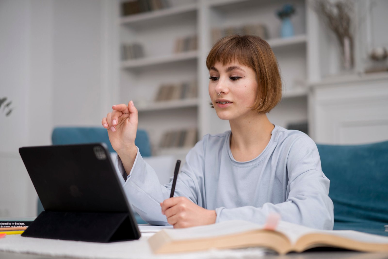 woman-taking-e-learning-courses